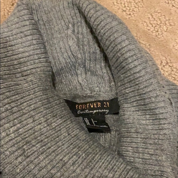 Cropped gray turtleneck - Picture 3 of 4